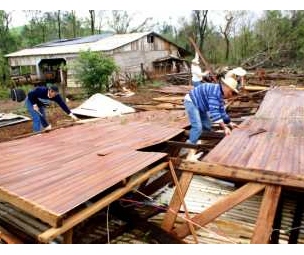 Casa destruida pelo tornado em Guaraciaba