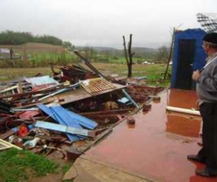 Casa destruida pelo tornado em Guaraciaba